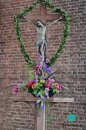Kreuz, Backstein, Blumen-Arrangement, Blumenstrauß, Topfpflanze